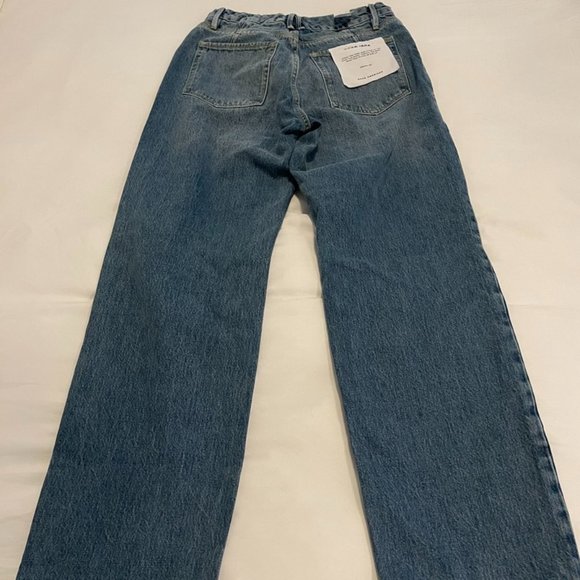 Good 90's jeans from Good American baggy through the bottom. - Picture 2 of 3
